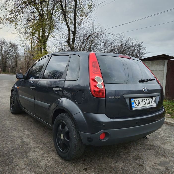 Продам Ford Fiesta в отличном состоянии.
