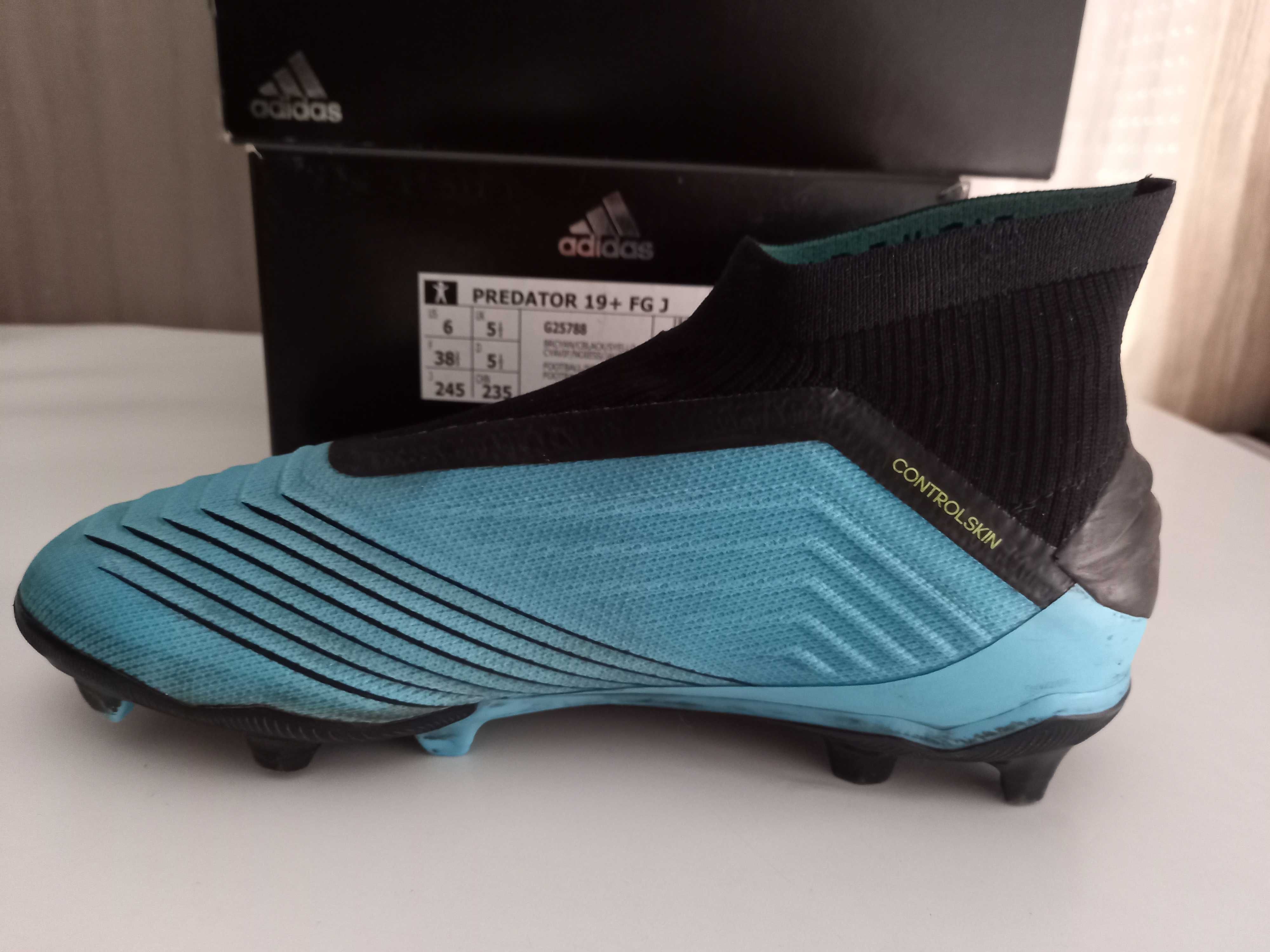 Chuteiras adidas PREDATOR 19 + FG J