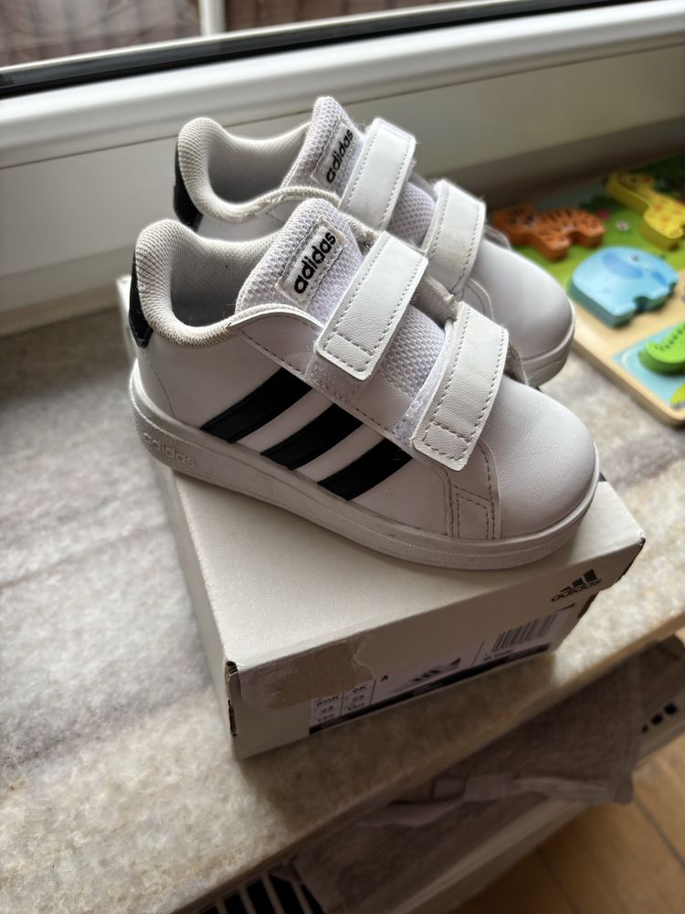 Biale buty adidas na rzepy
