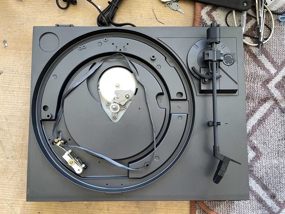 Zestaw uszkodzonych gramofonów Philips, CEC, Pioneer, Dual, Telefunken