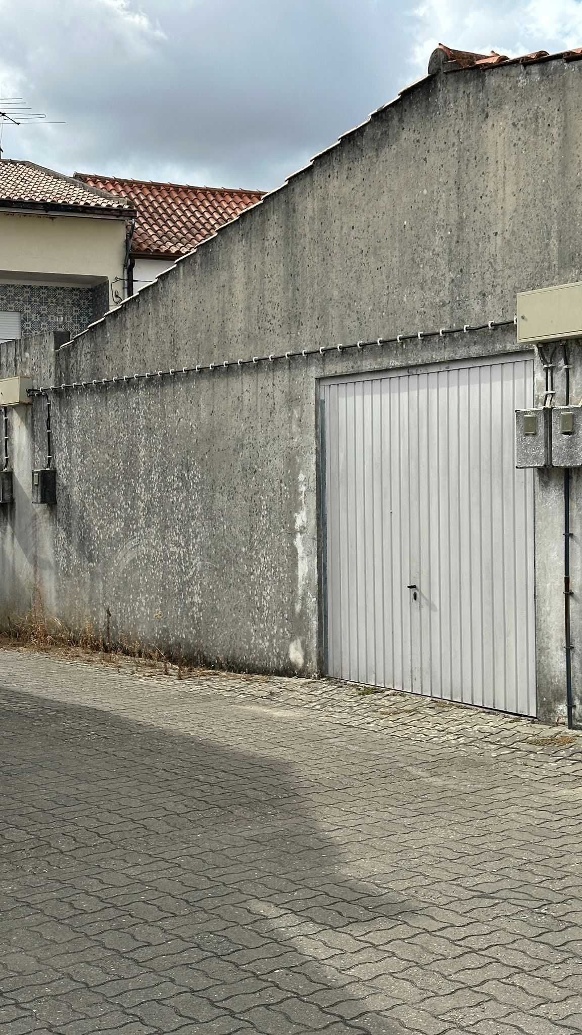 Arrendo garagem no centro de Cantanhede