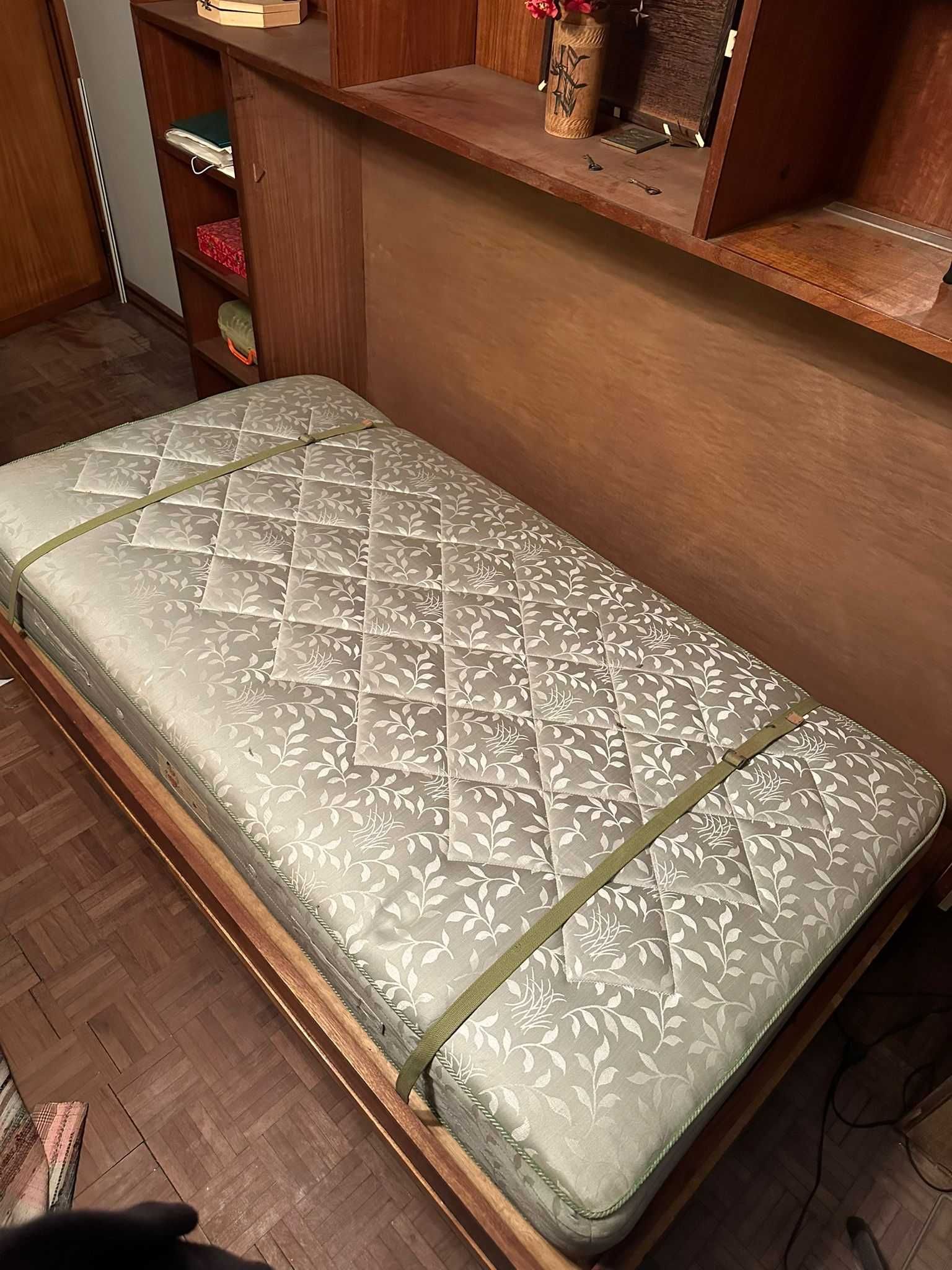 Armário Retro com cama e secretária retrátil