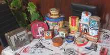 Latas antigas de bolachas e afins