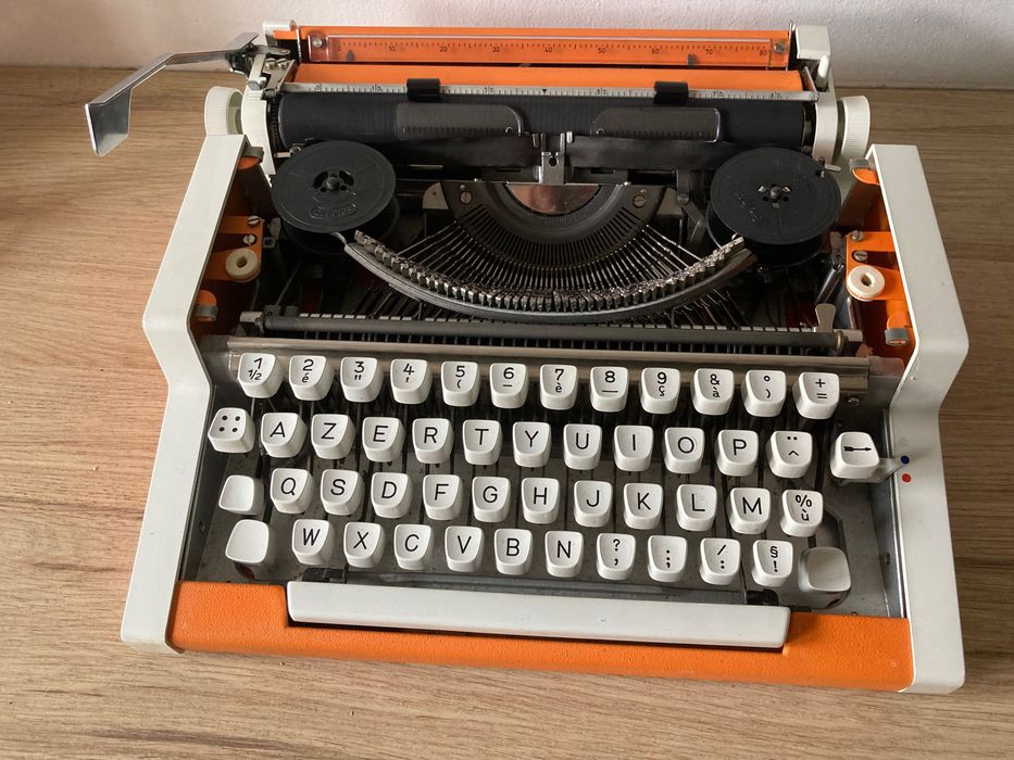 Máquina de escrever ***  Olympia