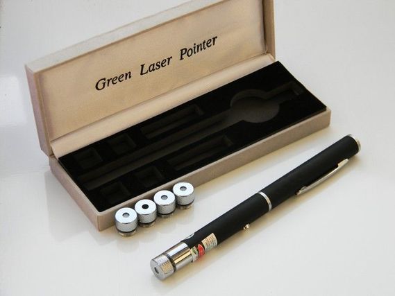 Зеленая Лазерная указка 5 в 1 LASER POINTER 1000 mW 5 насадок лазер