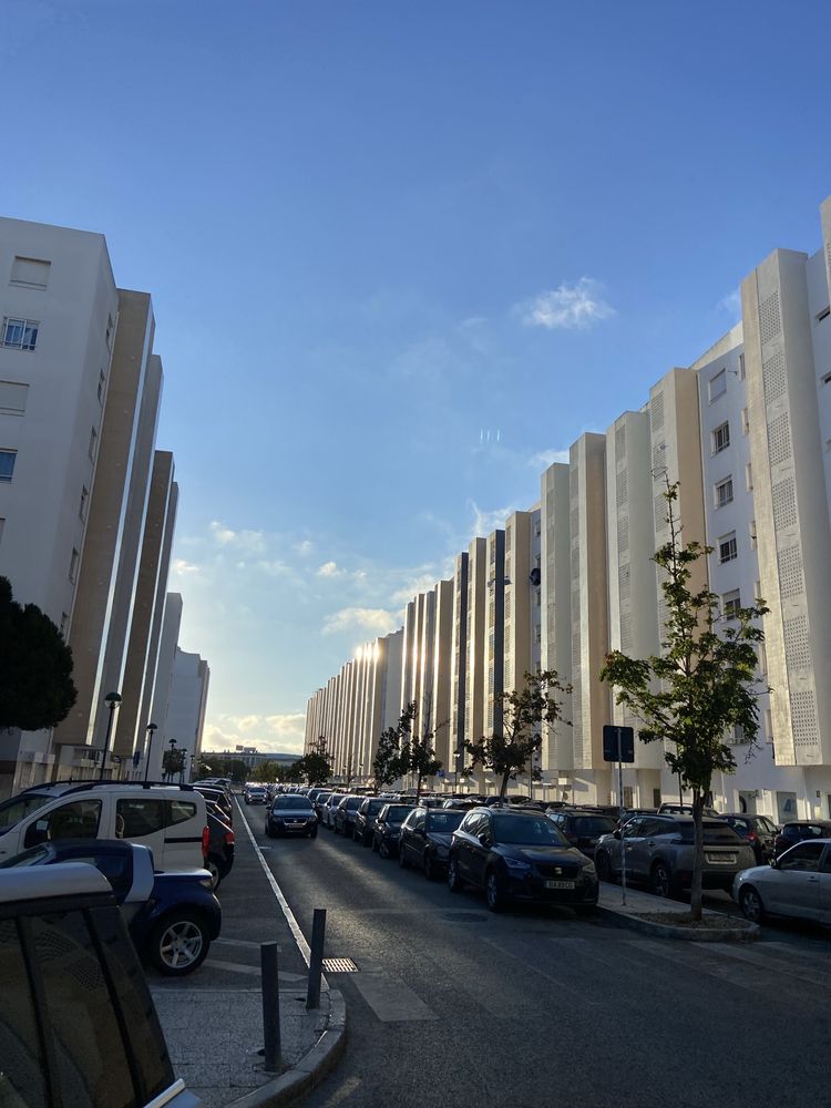 Aluga-se quarto para jovem estudante/ professor