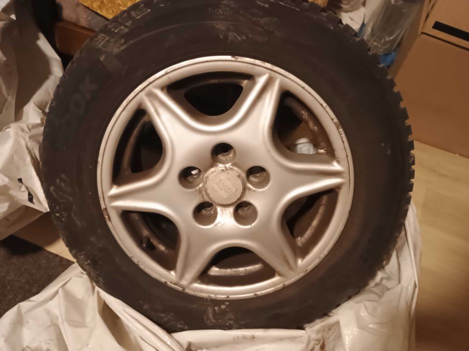 4 koła na felgach aluminiowych 15" Seat LEON z 2018r. opony zimowe