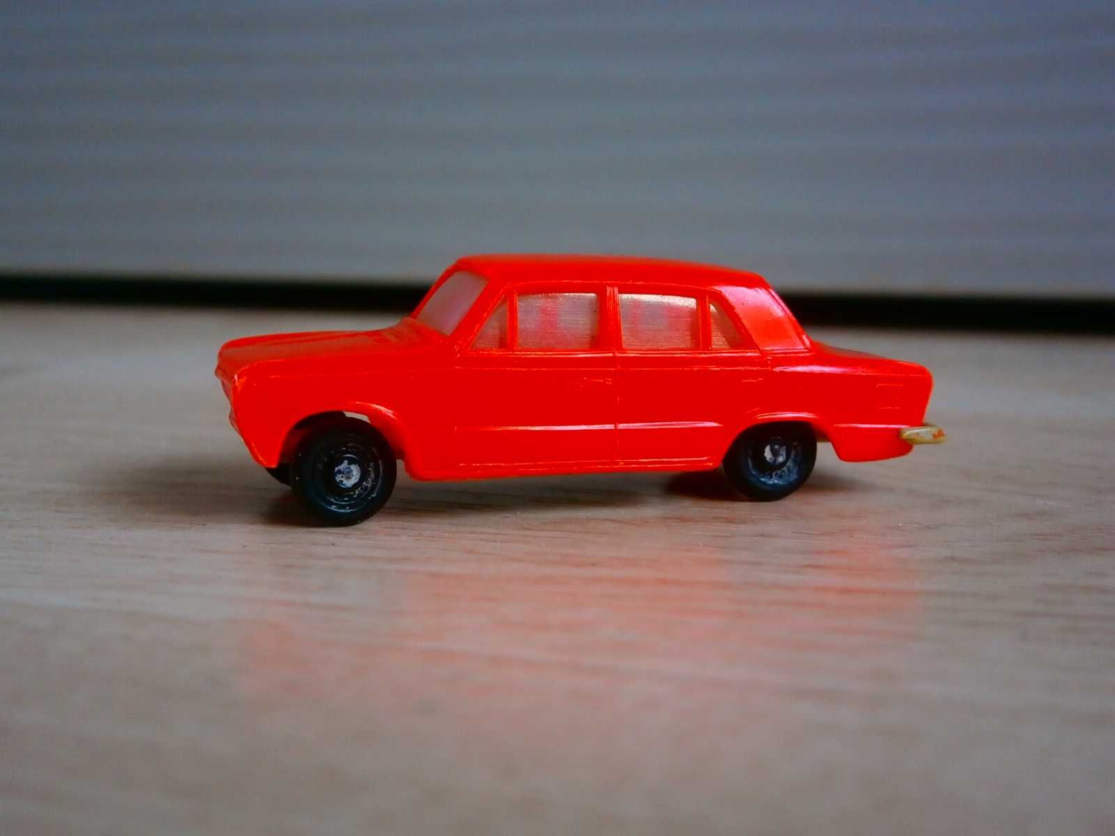 Fiat 125P ZC-28 1:72 Ruch miniatura PRL