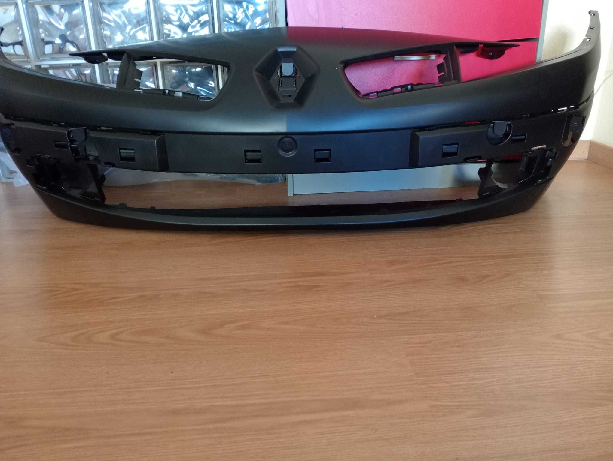 Para-choques Renault Mégane II 5 portas 2005/2006 com grelha incluida.