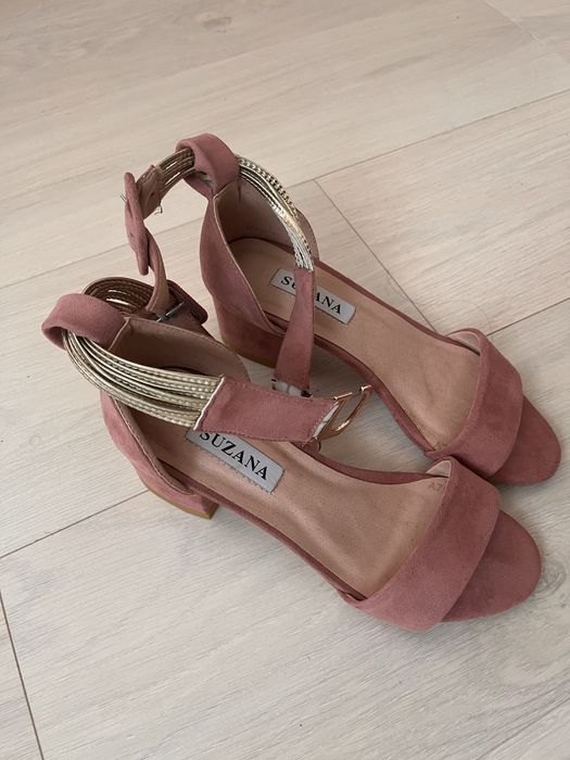 Босоніжки жіночі 400 грн