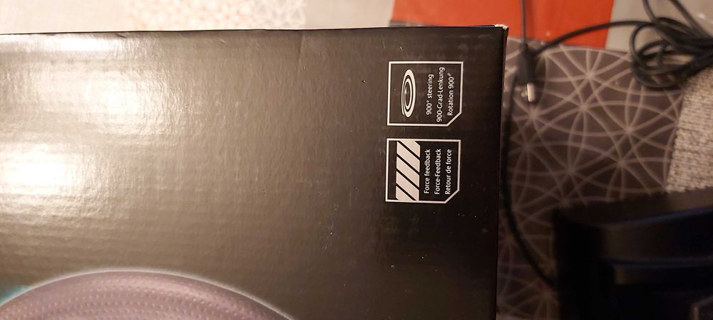 Volante + Pedais Driving Force GT da marca Logitech com caixa original