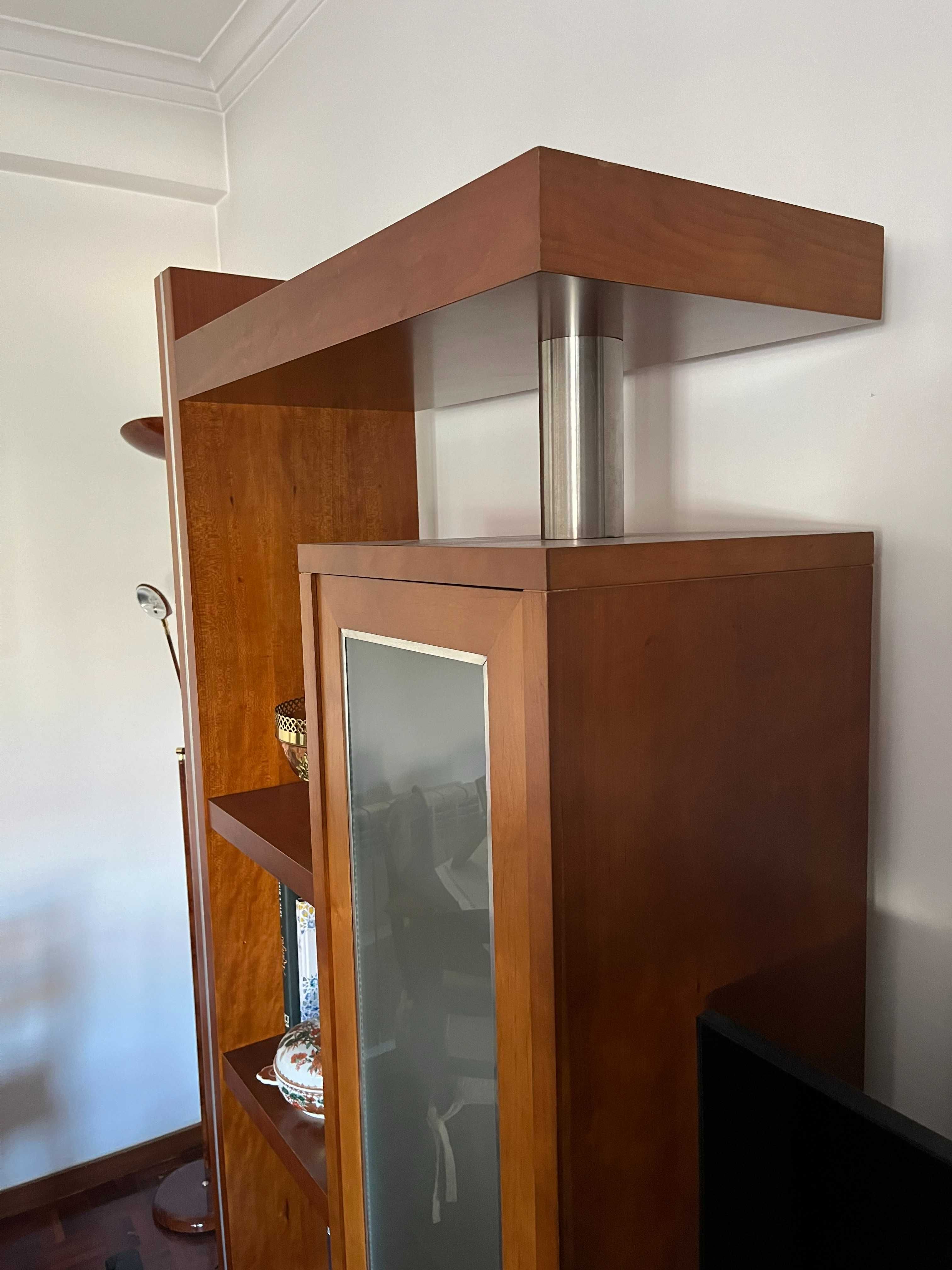Móvel de sala em cerejeira - estante, cristaleira/bar e bas de TV