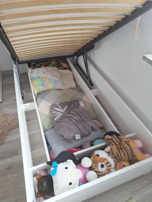 Sprzedam łóżko z materacem 90 cmx200