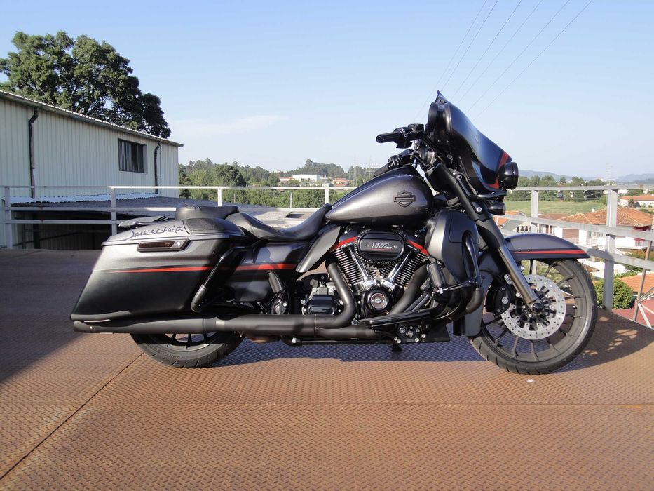 Harley Davidson Street Glide CVO 117 '' FLHXSE