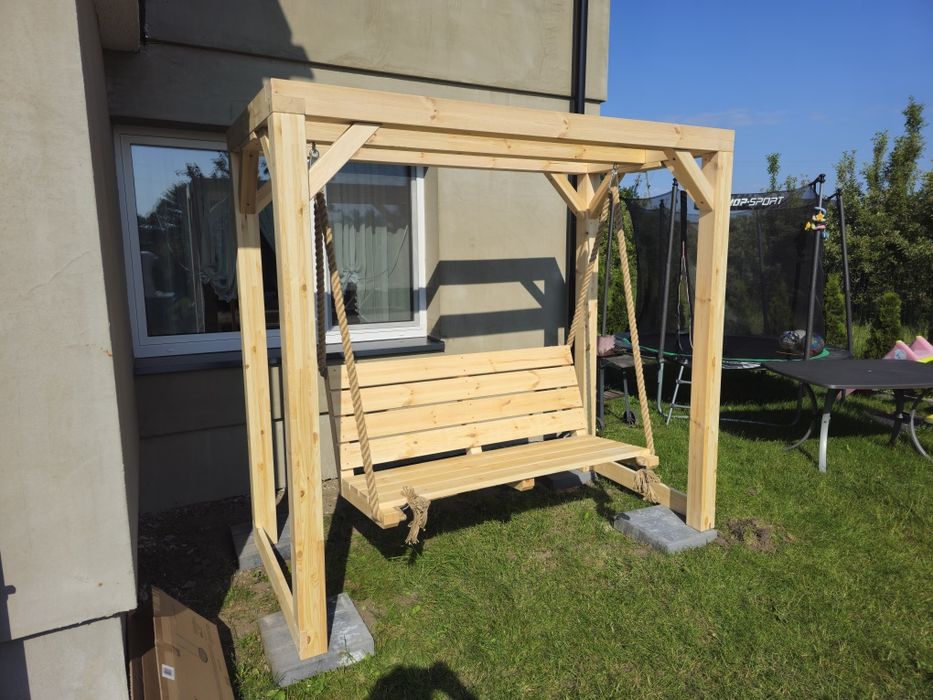 Nowoczesna huśtawka ogrodowa, plac zabaw, domek, siedzisko huśtawki