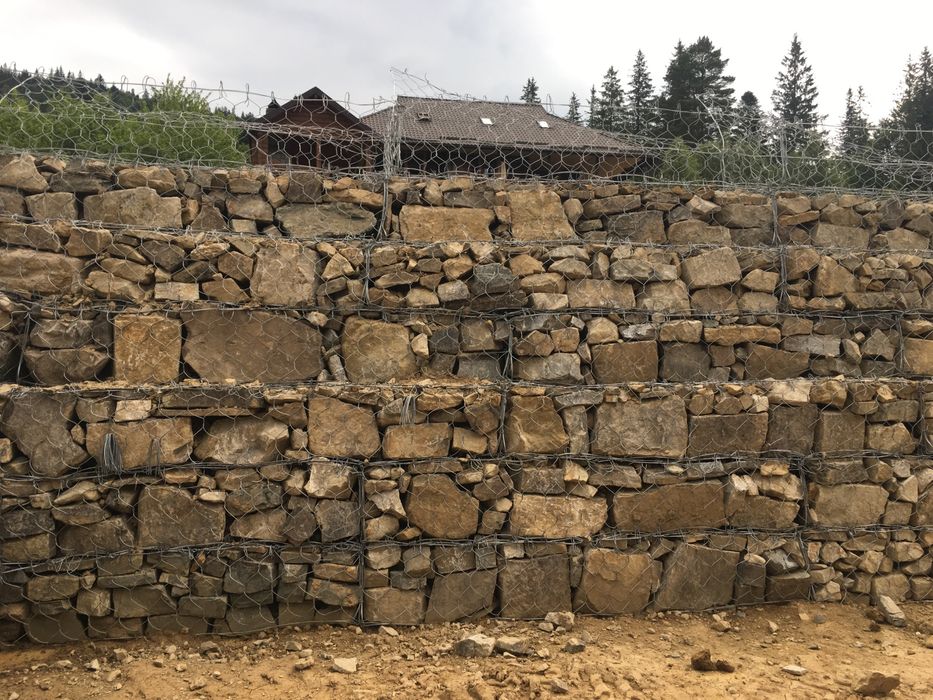 Робота з  габіонами,укріплення берегів.