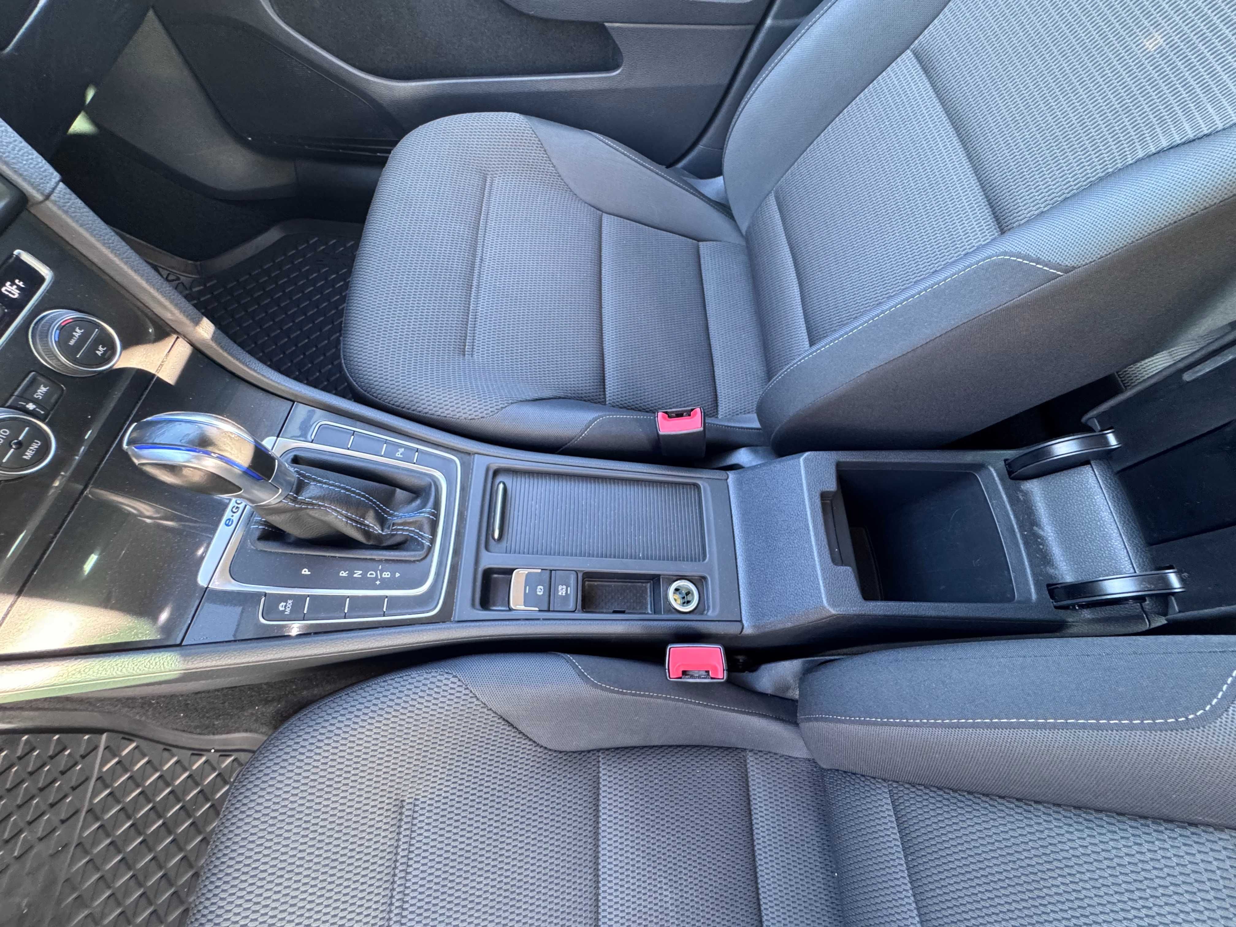 Volkswagen E-Golf  батарея 35.8 Квт, рік випуску: 2019, Не фарбований