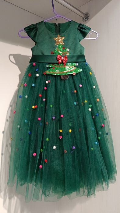 Продаж карнавальних костюмів та дитячих суконь