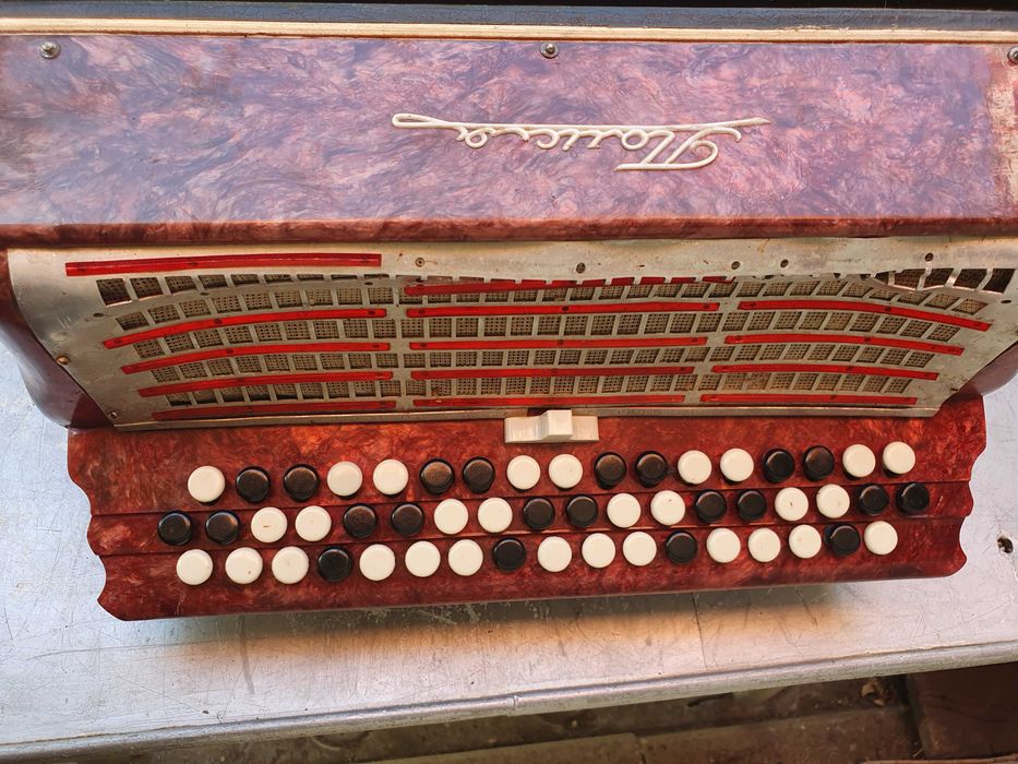 Баян, аккордеон "Полісся" требует реставрации