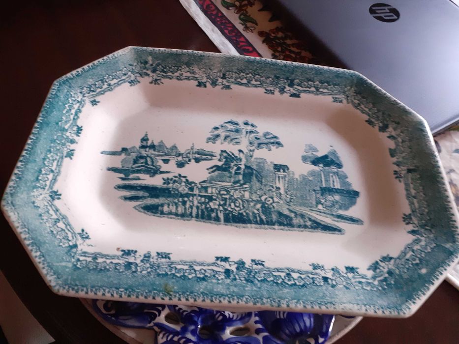 Pratos e travessa antiga