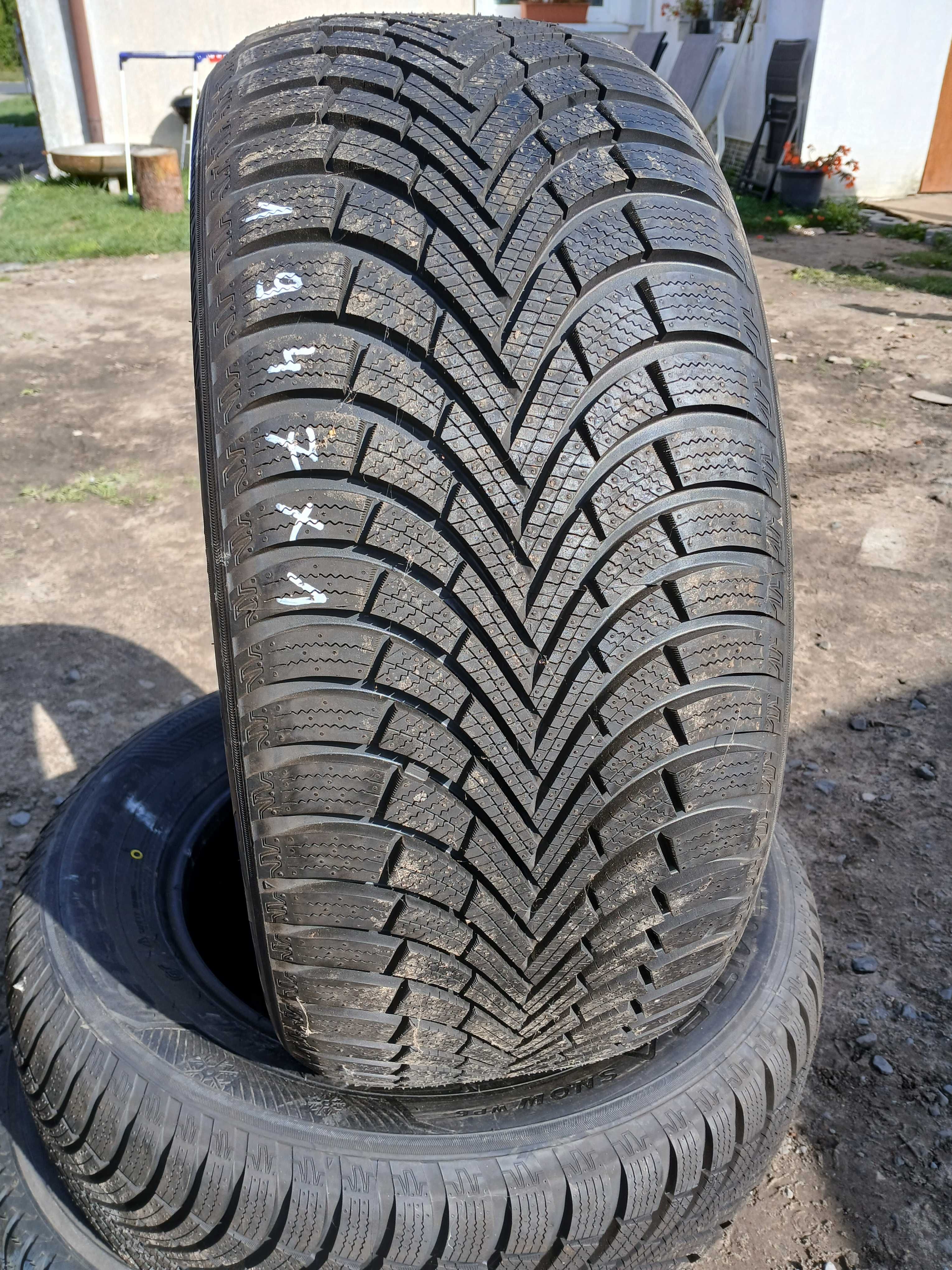1947. MAXXIS PREMITRA SNOW WP6 245/45/ZR19 opona pojedyncza