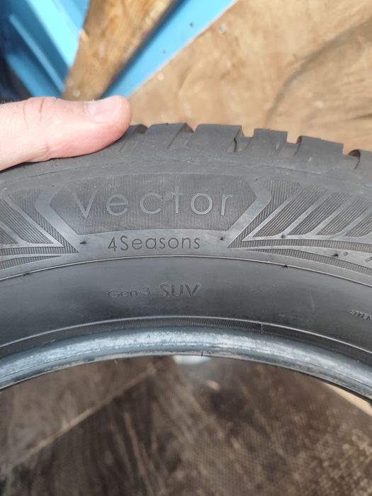 215/60/17 Good Year 2022