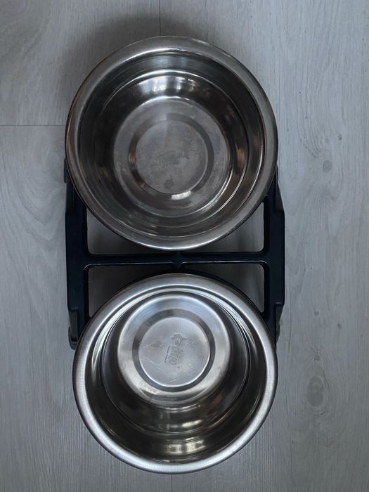 Miski metalowe na stojaku dla psa lub kota po  0,4l