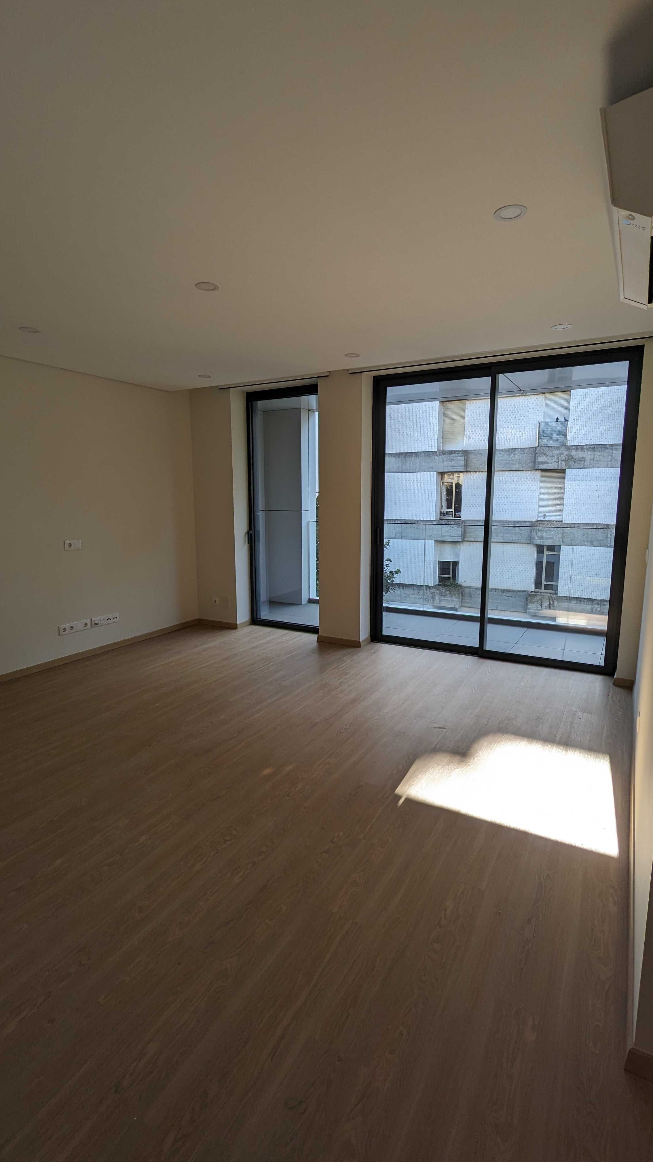 Apartamento T1 Semi-Novo