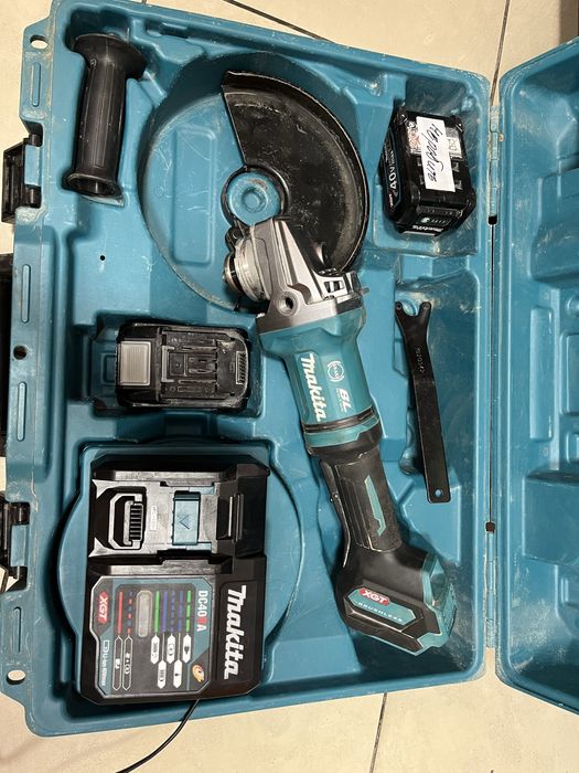Акумуляторна болгарка Makita Ga038Gt201