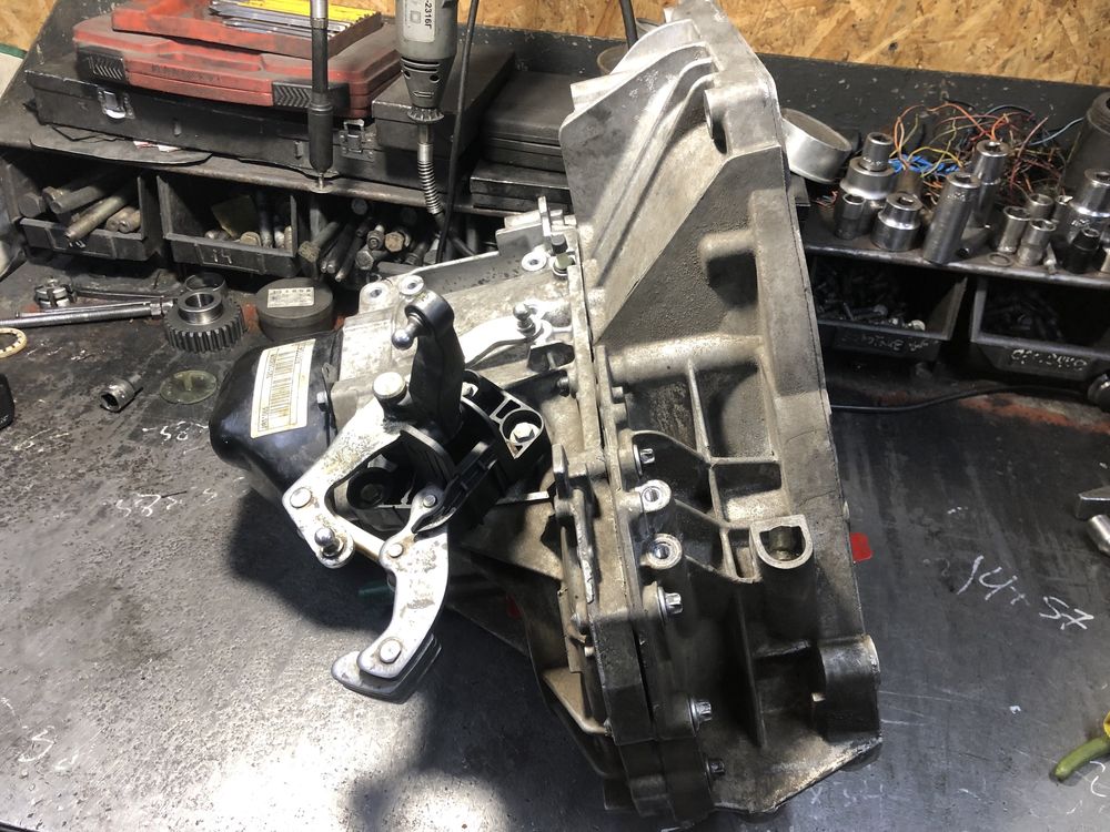 Новая коробка кпп рено дастер дача 1.6 jr5065 320106830R меган jr5396