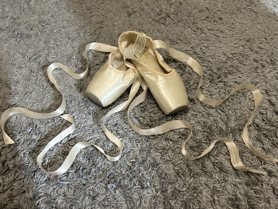 Продам пуанти.