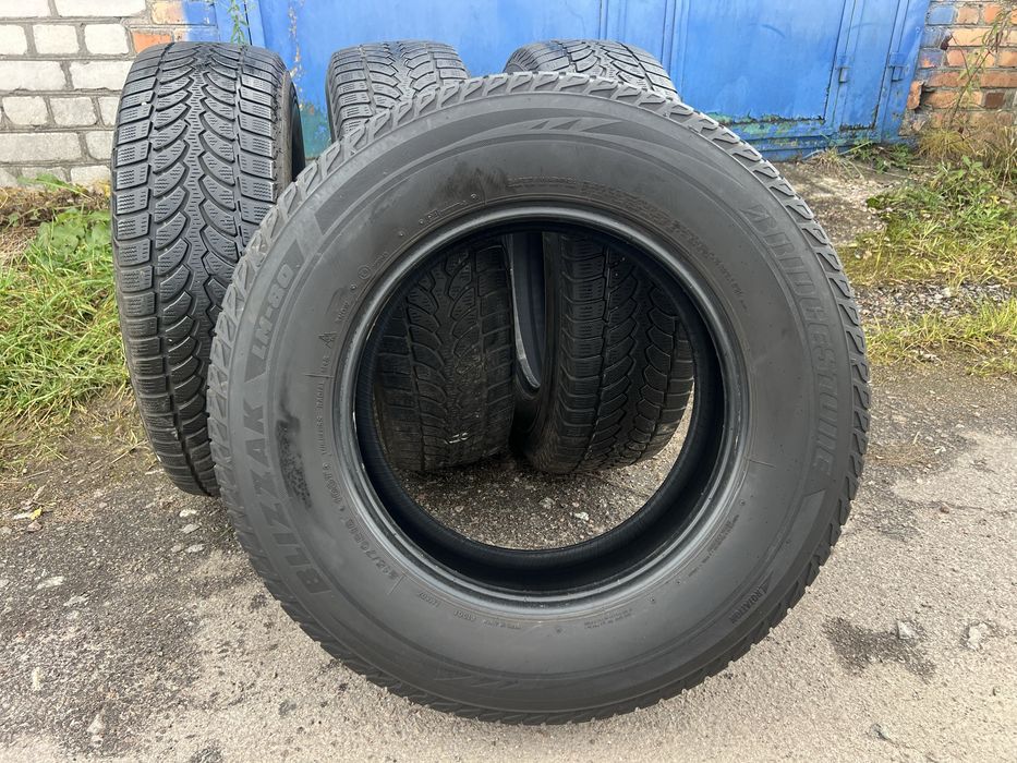Комплект зимової гуми 215/70 R16