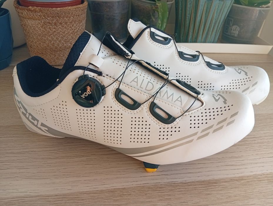 Sapatos de estrada spiuk