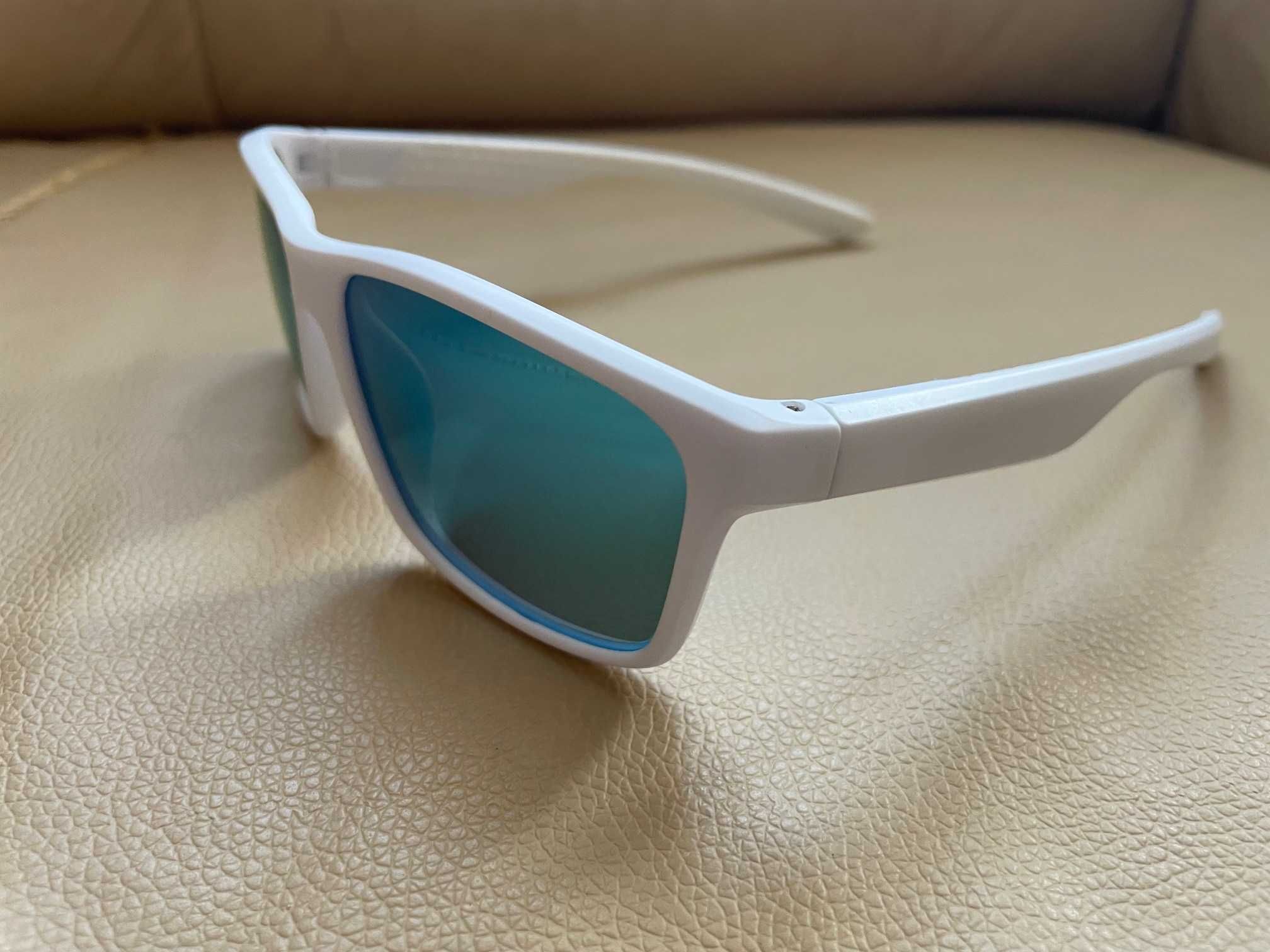 Okulary przeciwsłoneczne białe niebieskie szkła styl Oakley
