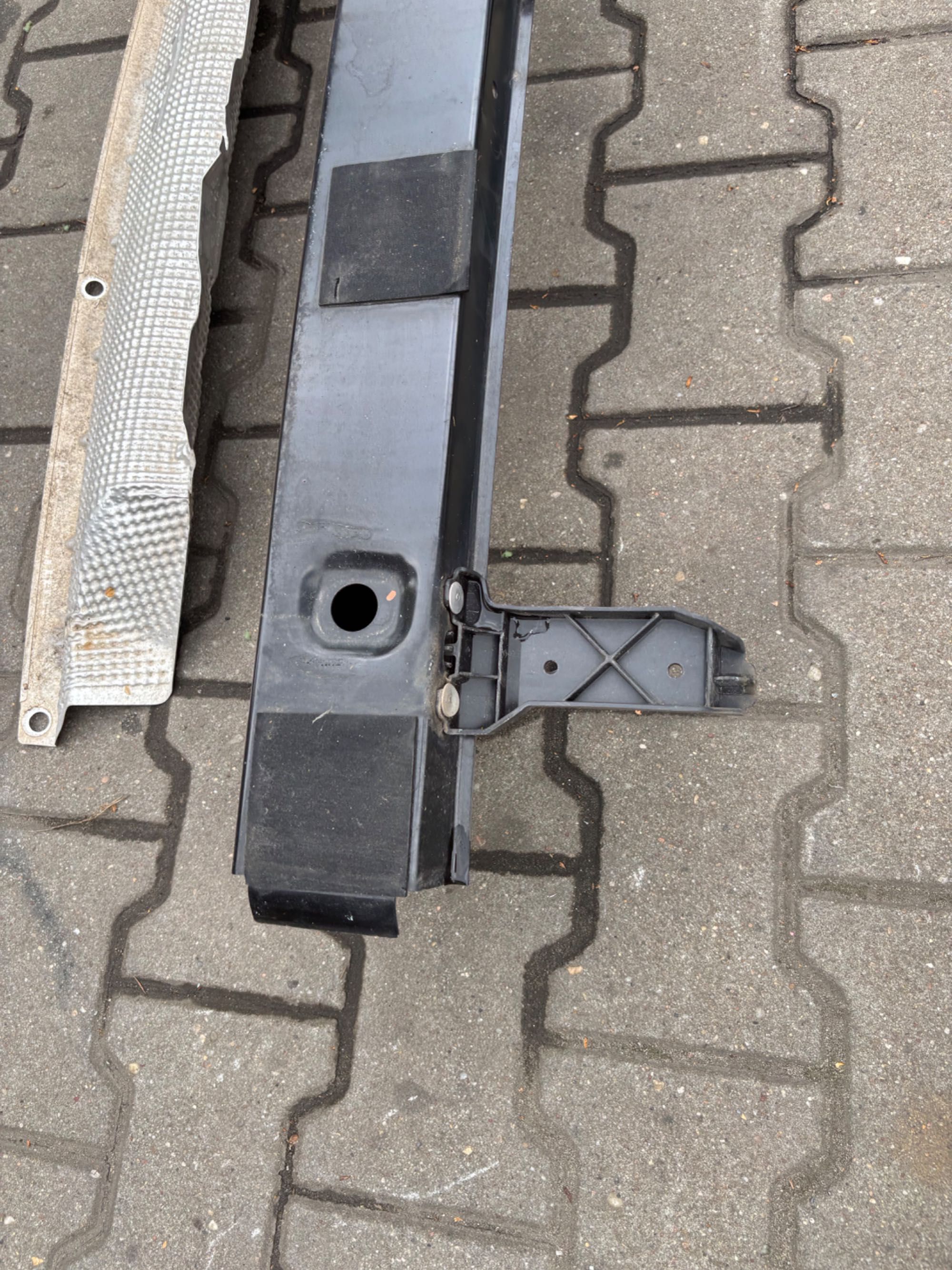 Belka zderzaka tył Renault Twingo III kompletna.