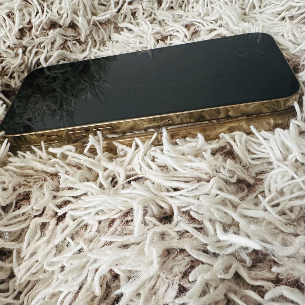 Iphone 12 Pro Max . Gold .