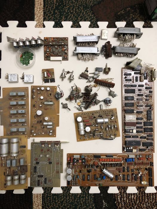 Радіодеталі та плати