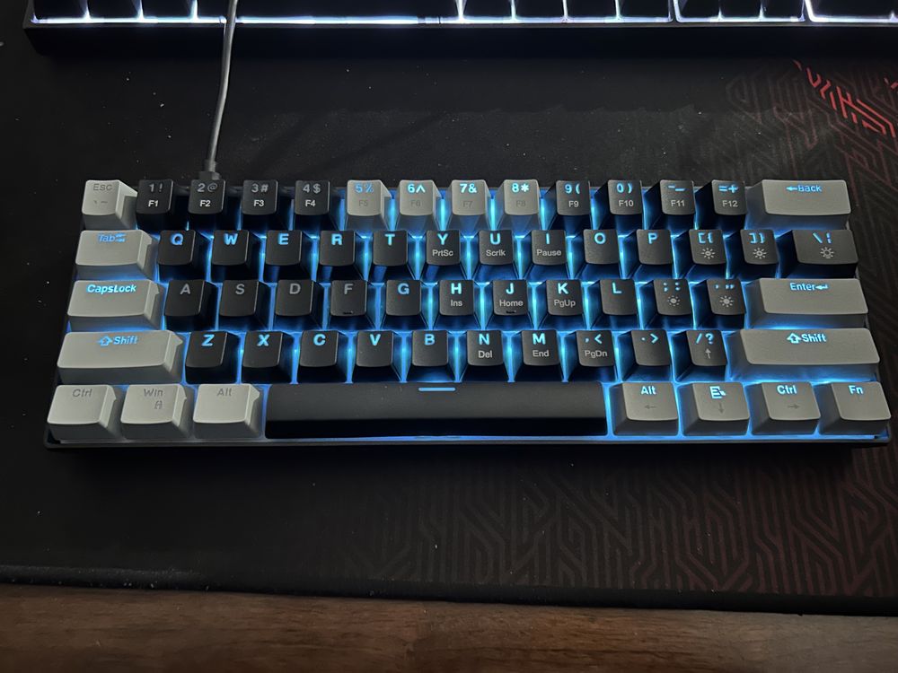 Vendo teclado mecanico Gaming retro iluminado