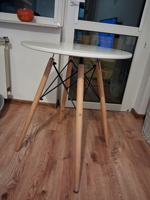 Stolik 60 cm średnicy biały