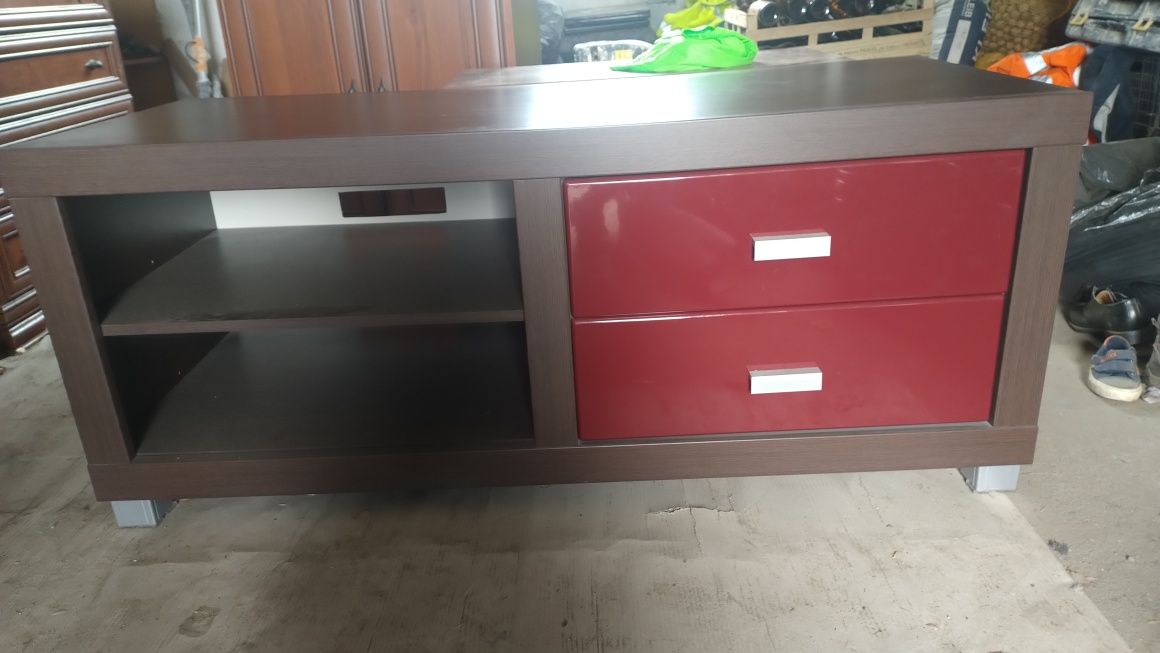 Szafka RTV  z naturalnego drewna w kolorze Bordeaux