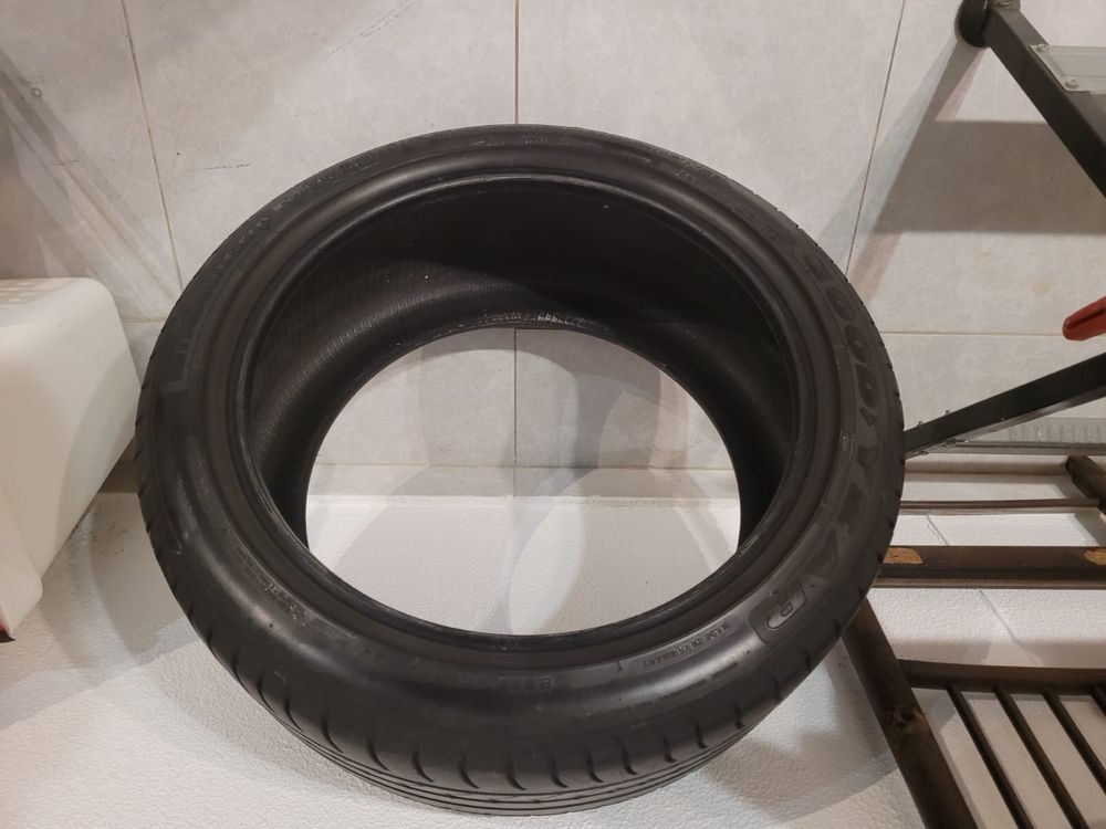 Pneu good year 255/40/18