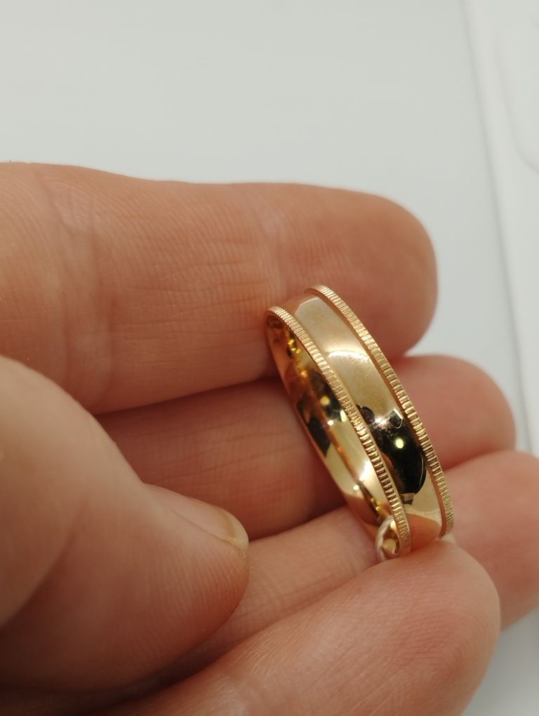 Золотое новое обручальное кольцо 20 размер 2.64 грамма