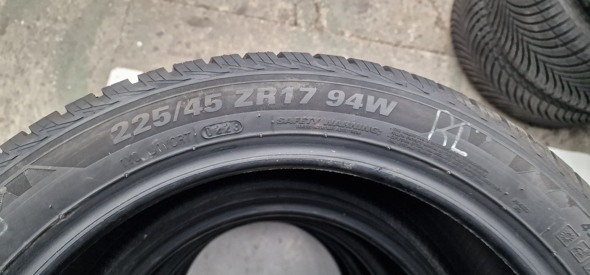 S23 4x 225/45R17 Kumho 4s HA32+ 4season 94W XL  wielosezonowe demo