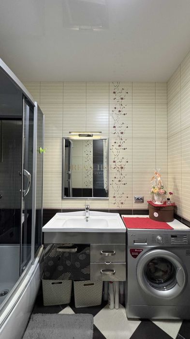 Трьохкімнатна квартира з ремонтом у Гранд Виллас. Газове опалення