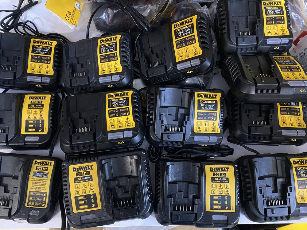 Зарядний пристрій dewalt ОРИГІНАЛ 220V нові девальт DCE1104
