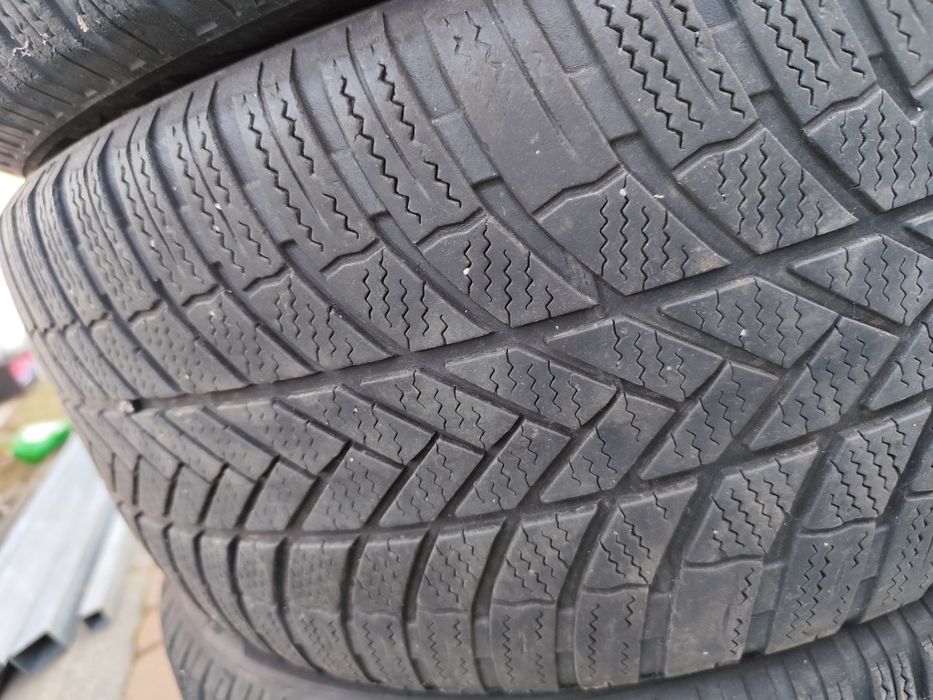 Opony zimowe 245/45R18 Bridgestone 4szt dot2121