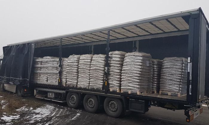 PELLET drzewny fi6mm pakowany w foliowe worki 15kg EASY OPEN transport
