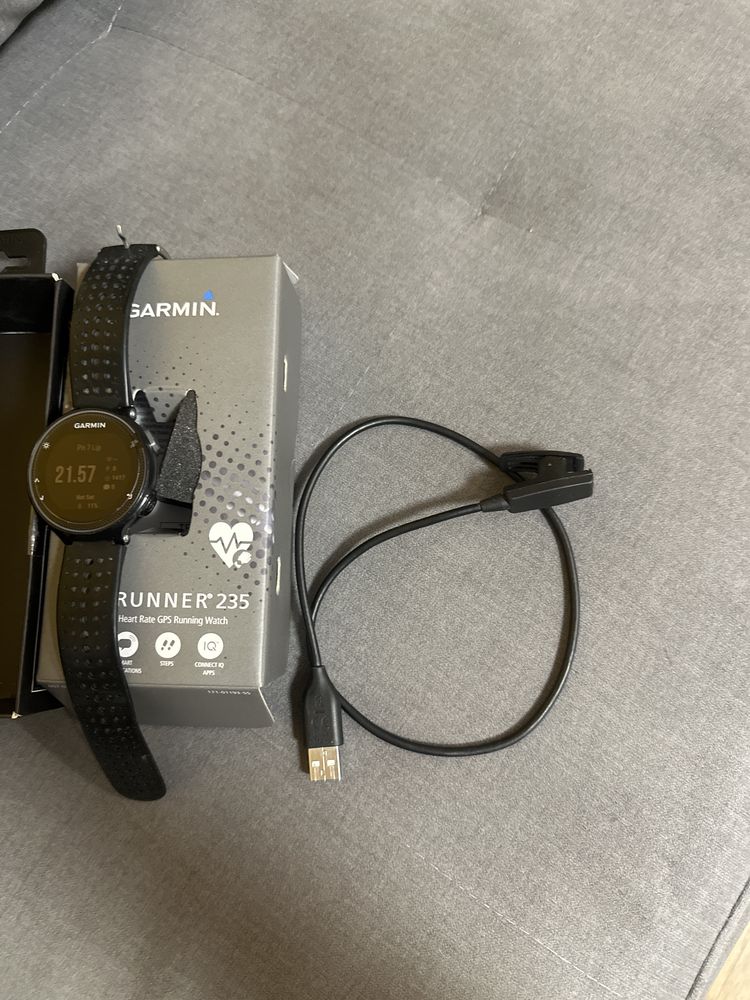 Zegarek sportowy Garmin Forerunner 235, sprawny w dobrym stanie