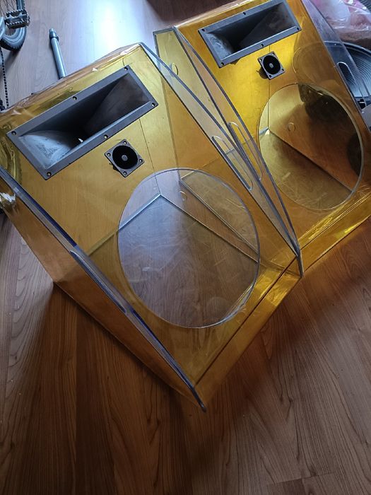 Kolumny estradowe bezbarwne z 1cm plexy