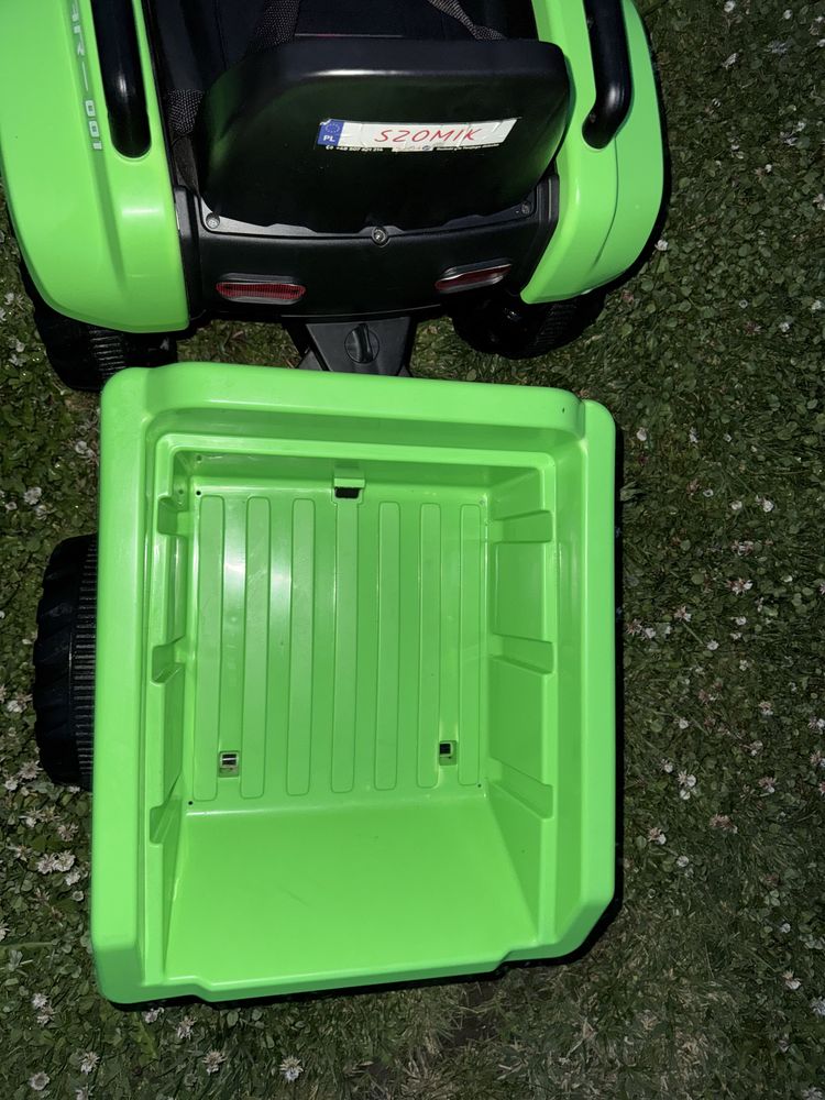 Traktor na akumulator
